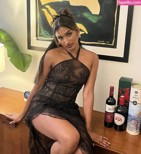 Varada Sethu model nackten bild