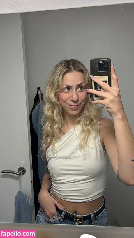 Marie Watson model heiße fotos