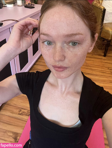 Samantha Cormier nackt sexy foto