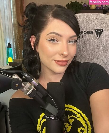 Juliakins nacktheit perfekte foto