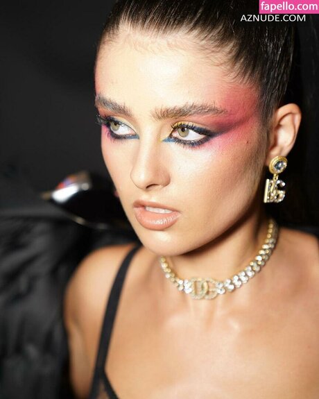 Julia Byrro xxx akt galerien