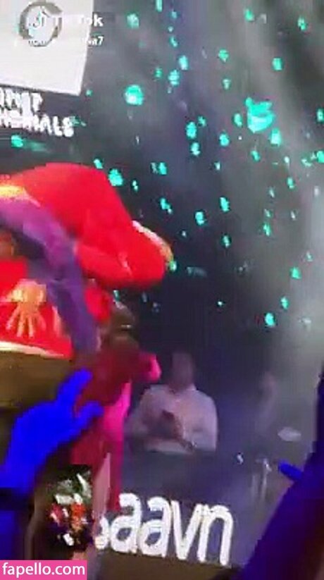 Jasmine Sandlas schöne archiv