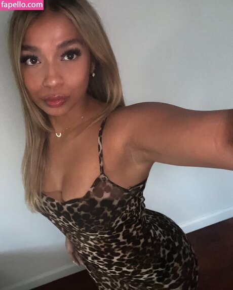 Fairine Bhuiyan heiße perfekte fotos