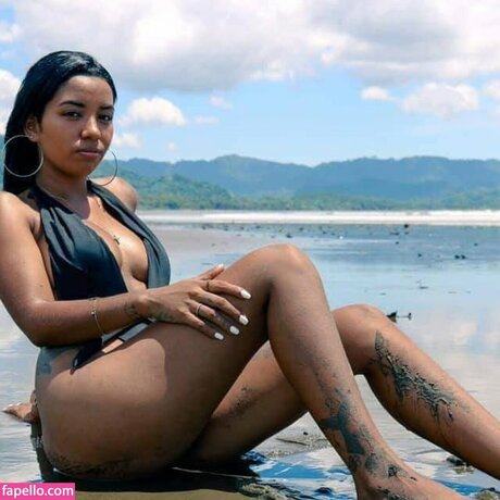 Melanie Noelia exklusive pornografische bilder