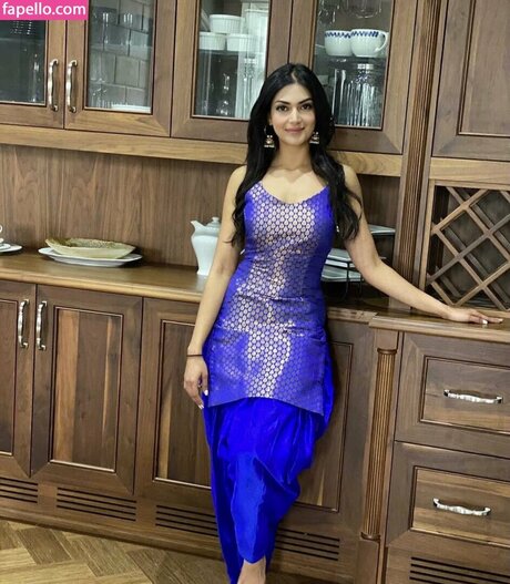 Yeshasagar nackt akt galerie