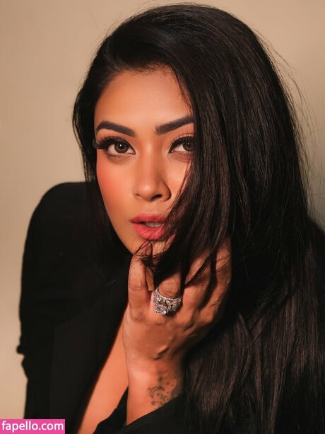 Twinkle Kapoor erwachsene schöne bilder