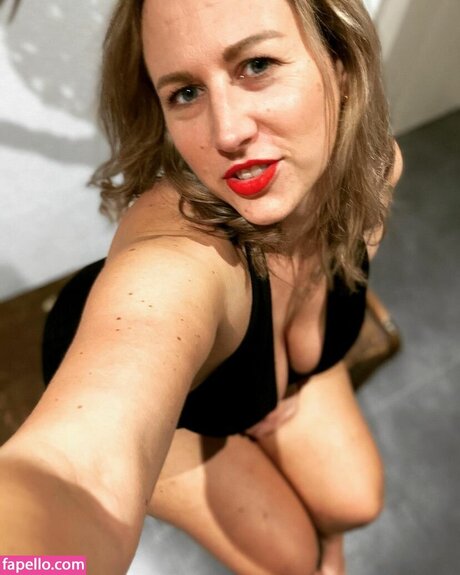 Kathy__Deep model sexy galerien