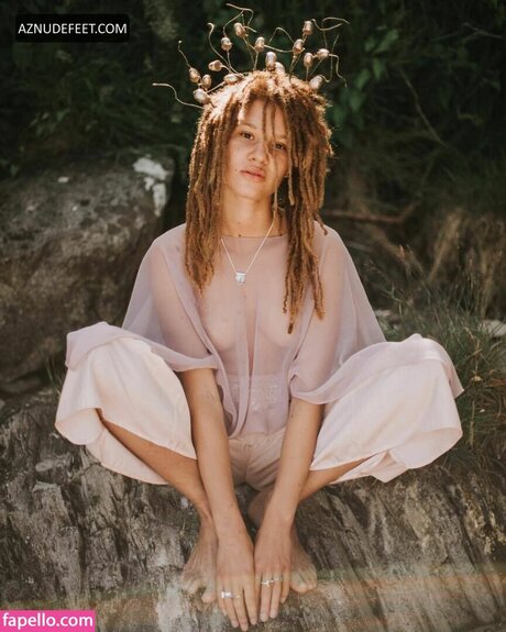 Ayoola Smart erotische erwachsene fotos