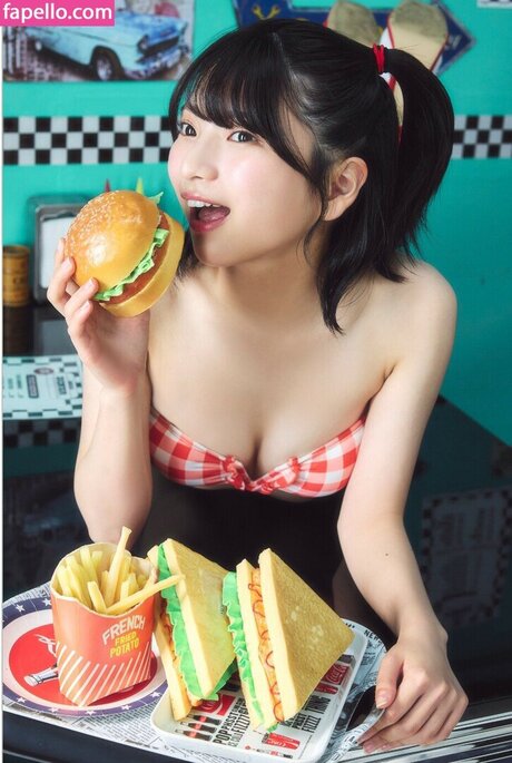 Himeno Hinano hübsche nackte bilder