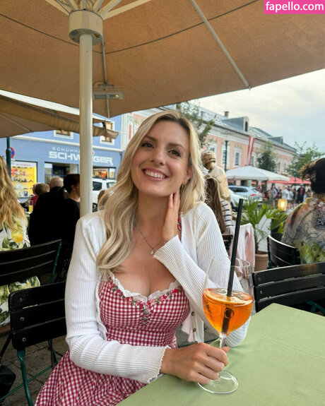 janina ejt porno hübsche foto