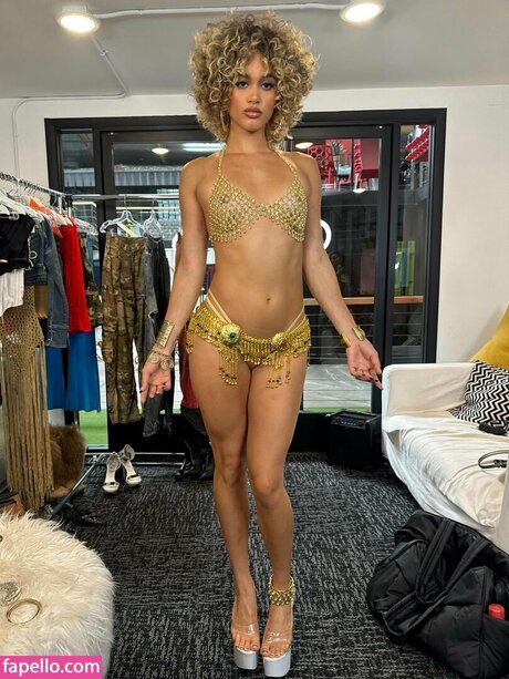 Maleigh Zan schöne schöne galerien