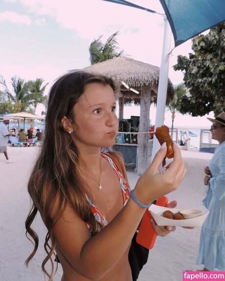 Sophia Sentner exklusive hübsche fotos