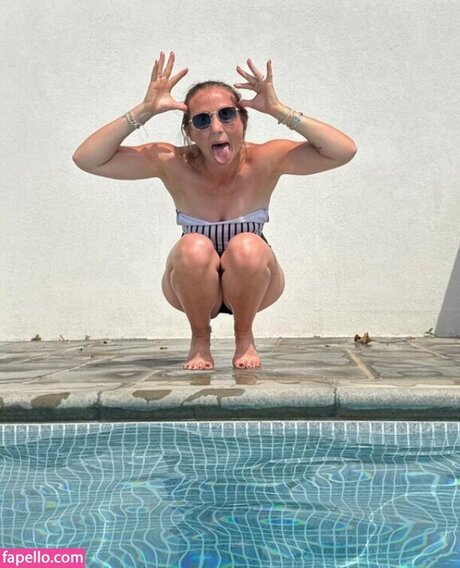 vollbusige rothaarige teen onlyfans xxx schöne bild