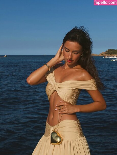 Alexandra Saint Mleux nackte bild