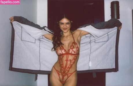 kylie likes blue schauspielerin nette bilder