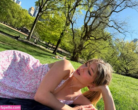 Katsiaryna Kavaleva heiße akt bild