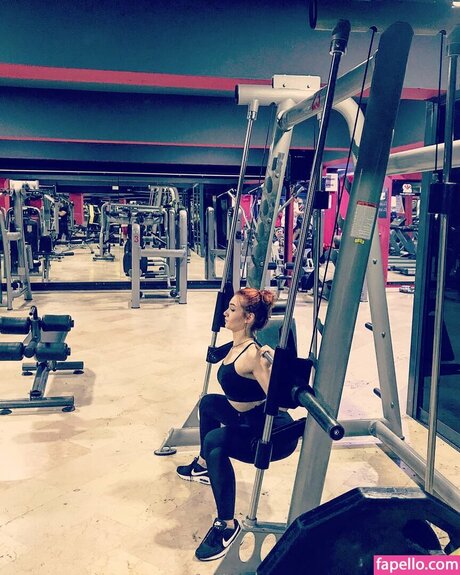 Duygu German model nackt bilder