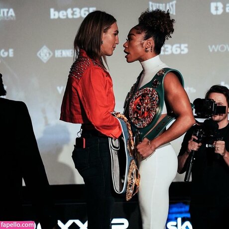 Alycia Baumgardner top nackte fotos