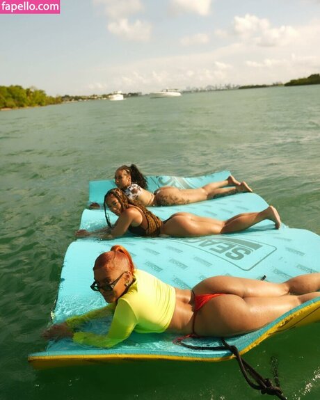 Alycia Baumgardner hd nacktheit bilder