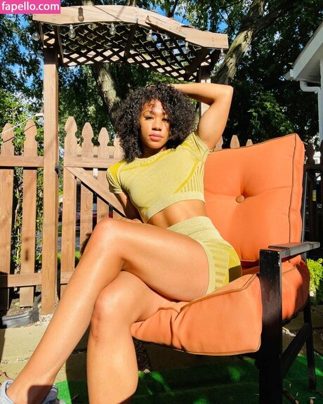 Alycia Baumgardner model kunst galerie