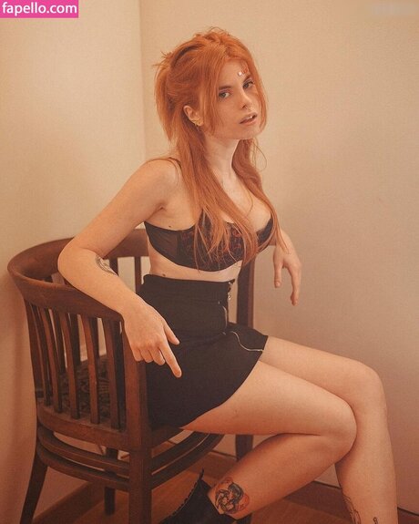 Lucilla Jiggly model sexy fotos