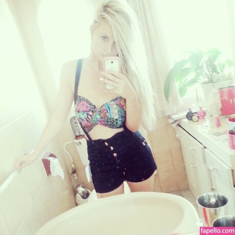 Amber Koltzow Bastick nackt top archiv