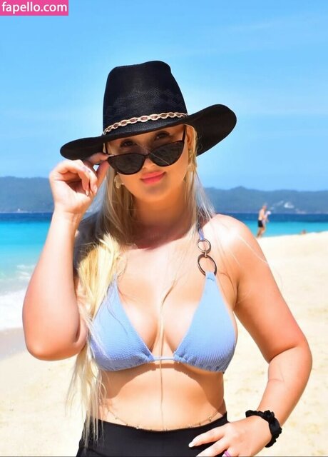 Amber Koltzow Bastick freie nacktheit galerie