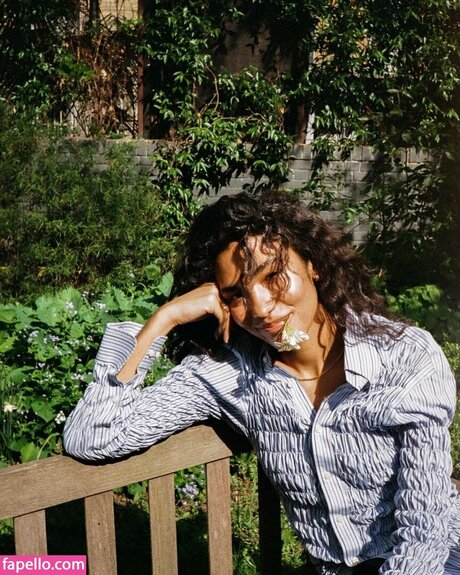 Olivia Dean erotische bild