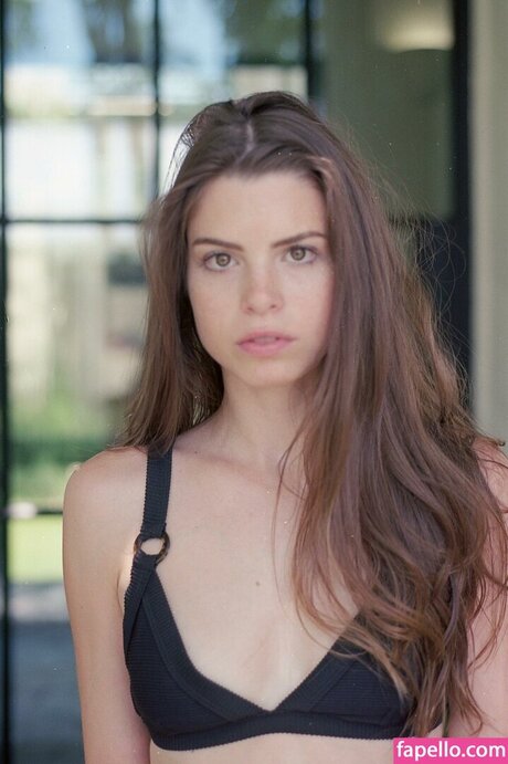 Ella Dvornik freie hübsche archiv