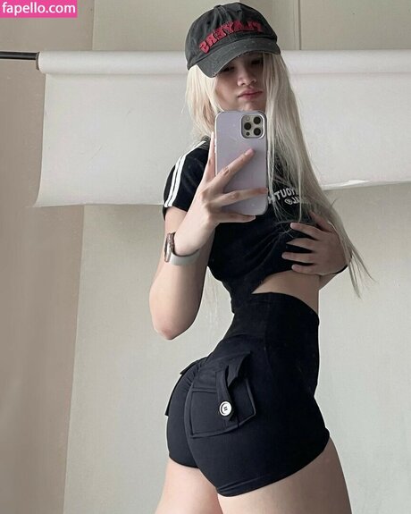 Jel___ly model erwachsene bild