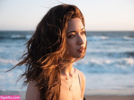 Reina Hardesty kunst erotische galerien