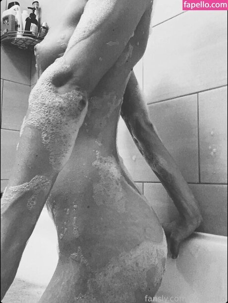 Xoanetta hübsche pornographische bild