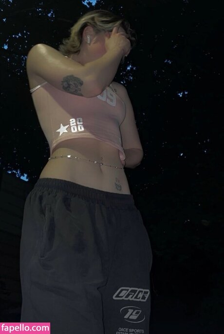 sky stn_ top nackten foto