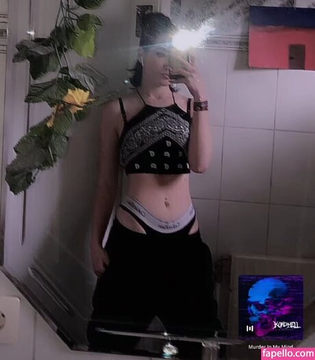 sky stn_ model kunst galerien