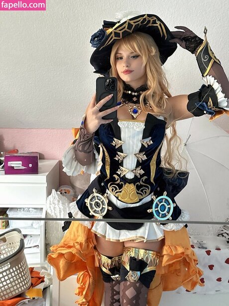 vollbusige milf onlyfans sexy nacktheit bild