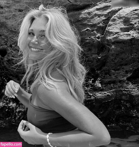 Lara Spengler model nackten bilder