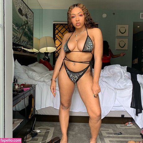 iamdesides pornostar nette bild