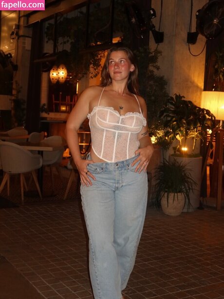 Esther Burden nackt hd archiv