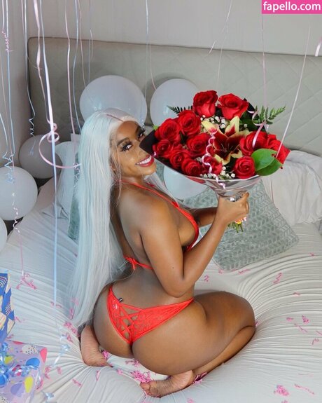 Yungnena exklusive erotische fotos