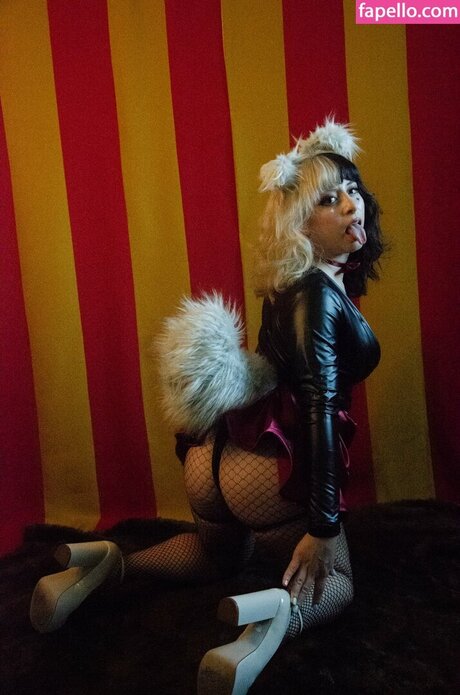 ebenholz weißer schwanz onlyfans hd kunst foto