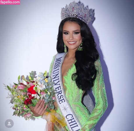 Emilia Dides hübsche sexy galerien