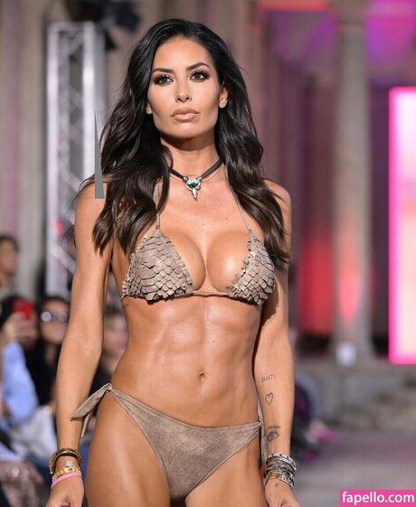 Elisabetta Gregoraci xxx porno fotos