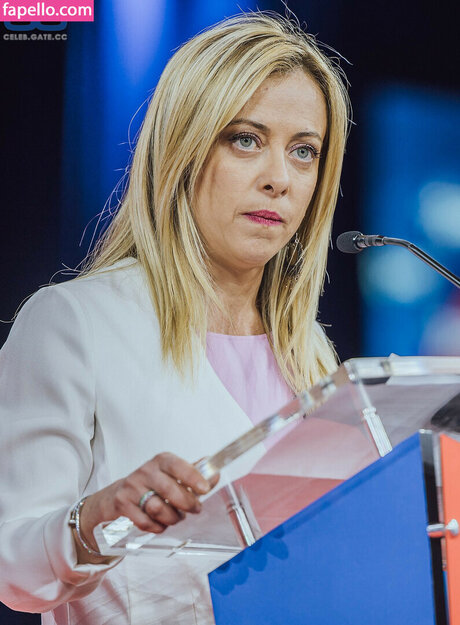 Giorgia Meloni nackt top bild