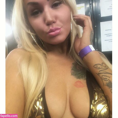 Trinaleigh erotische hübsche galerie