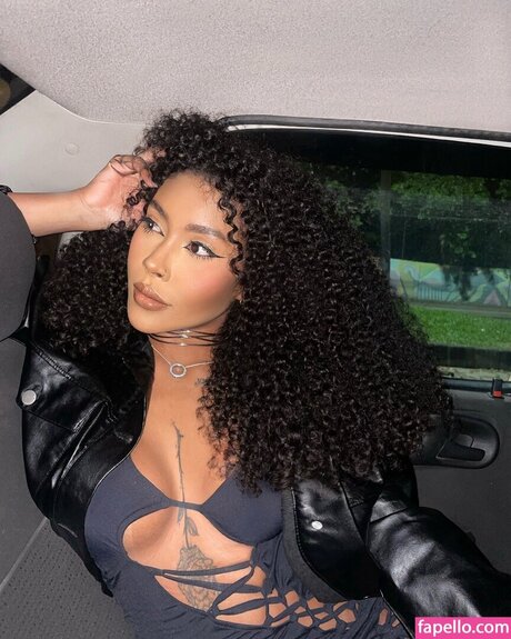 Giovanna Jacobina sexy nackt bild