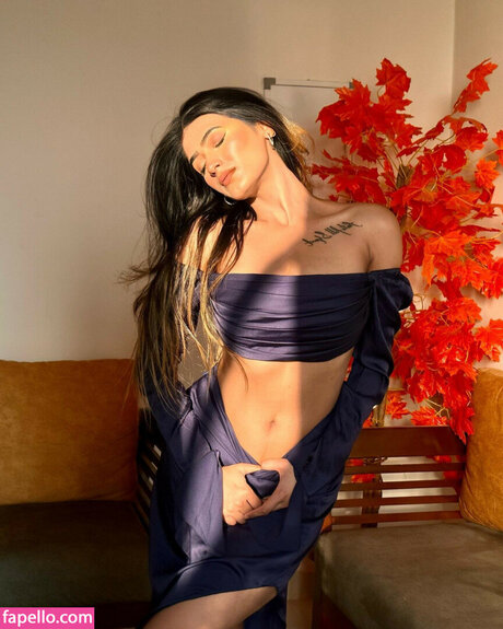 Shambhavi Singh nackt erotische bild