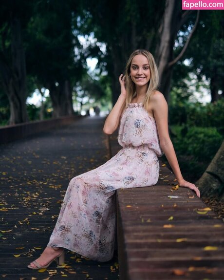 Nicola Crisa pornostar nackte fotos