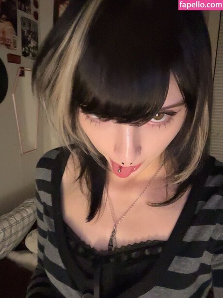 Vynomous nacktheit sexy fotos