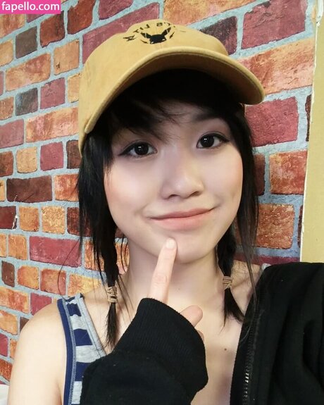 Julia Chow top fotos