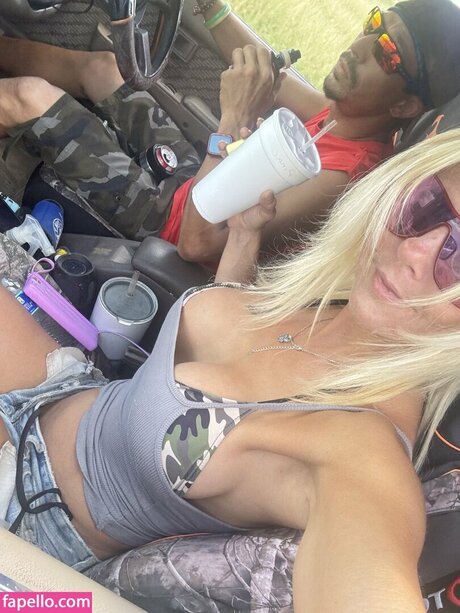 Holly Hanna perfekte hd bild